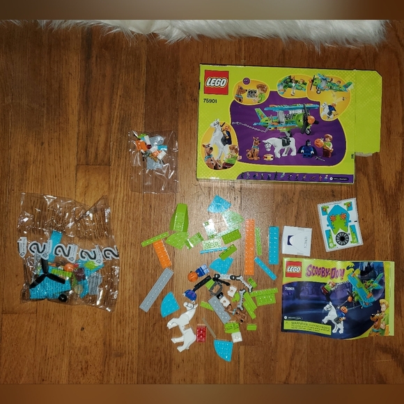 LEGO Scooby-Doo Mystery Plane Set 75901 - Picture 6 of 10
